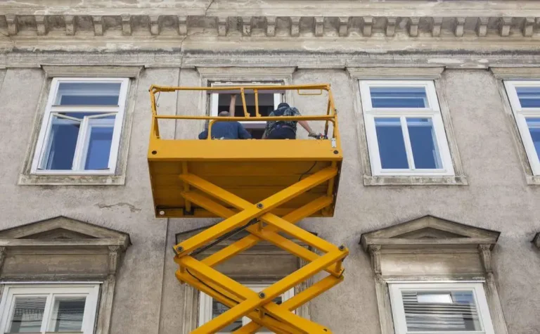 limpieza de fachadas con elevador
